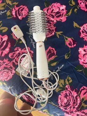 T3 AireBrush One-Step Smoothing and Volumizing Hair Dryer Brush